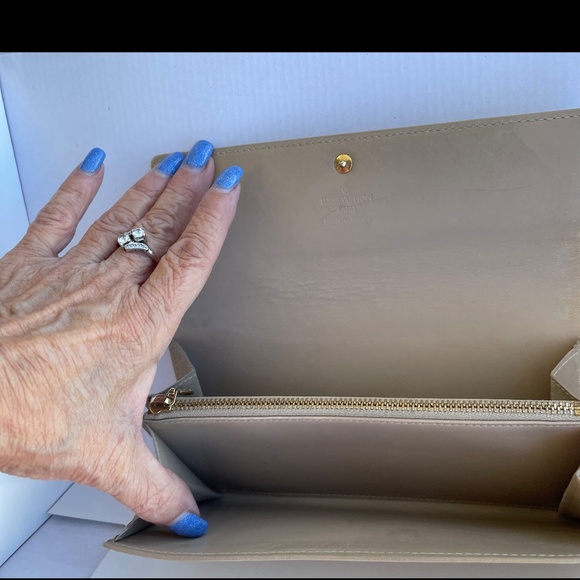 Euc Louis Vuitton Gold VERNIS NOISETTE LONG WALLET  No rips, tears - Picture 4 of 5